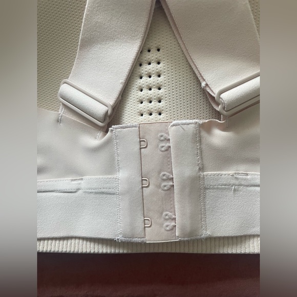 Reebok Sports Bra-NWT - Picture 4 of 7